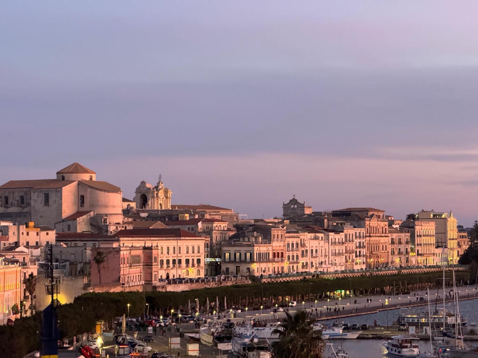 Bed and Breakfast La Terrazza Sul Porto Сиракузы Экстерьер фото