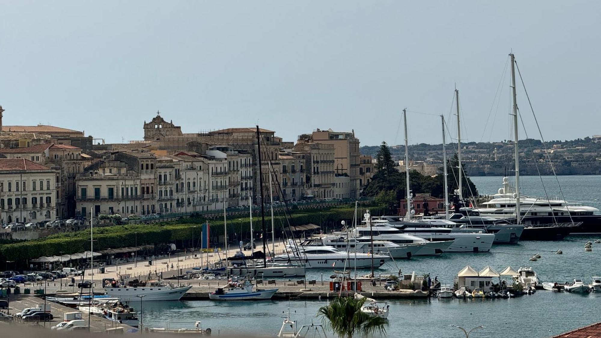 Bed and Breakfast La Terrazza Sul Porto Сиракузы Экстерьер фото